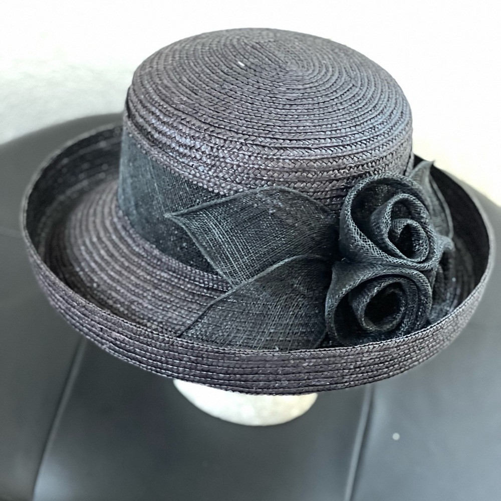 BETMAR NEW YORK BLACK STRAW HAT, BOW TRIM, TURNED-UP BRIM